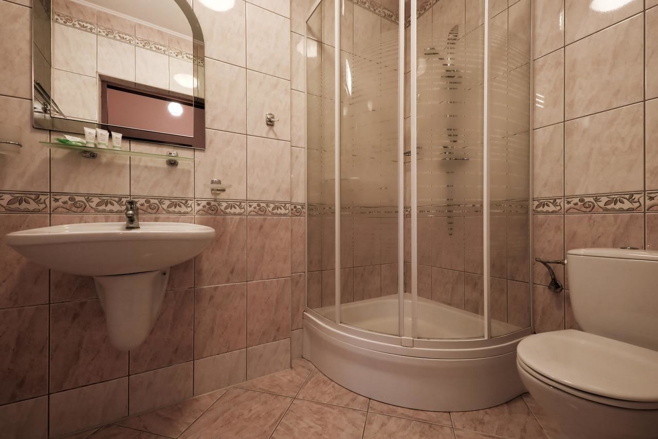 Отель Hotel Restauracja Leliwa Пшеворск-29